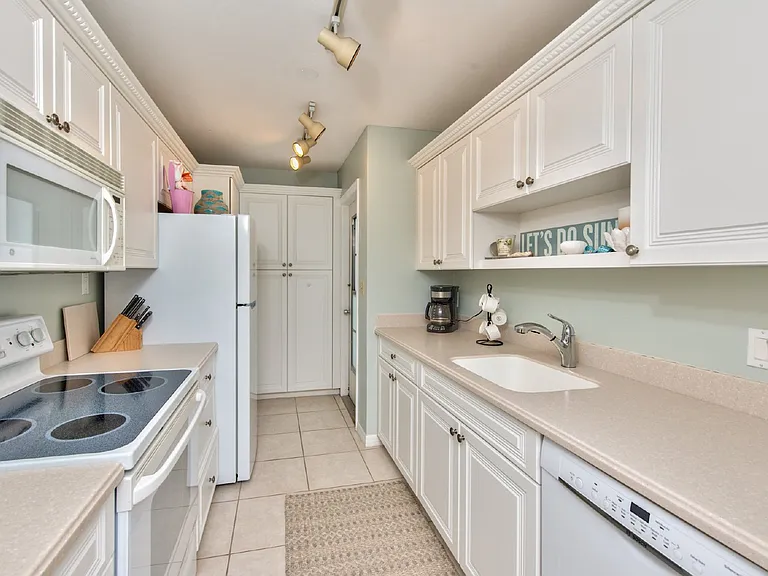 2121 Gulf Shore Blvd N #503 — Photo 5