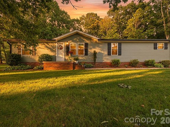 2nd image of 446 Heritage Cir