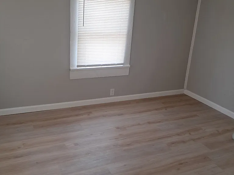 411 24th St W #411 — Photo 2