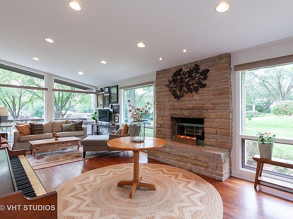 3rd image of 22W516 Birchwood Dr