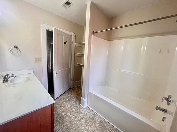 5th image of 117 Albemarle Ave SW #B