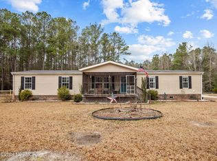 2052 Haws Run Rd, Maple Hill, NC 28454