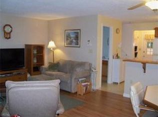 5 Cedar Gln, Greenfield, MA 01301