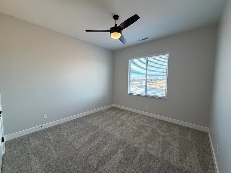 577 E Hemsworth Ln — Photo 29