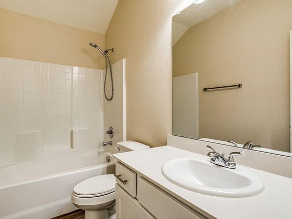 4th image of 1645 Portofino Dr