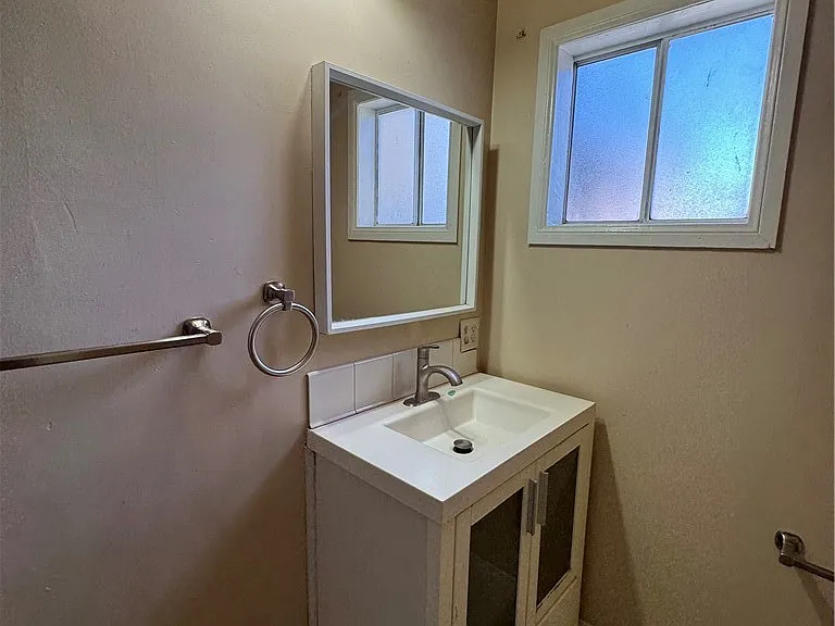 921 Carob Way — Photo 25