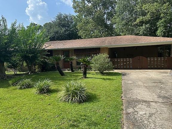 2nd image of 112 Country Club Dr