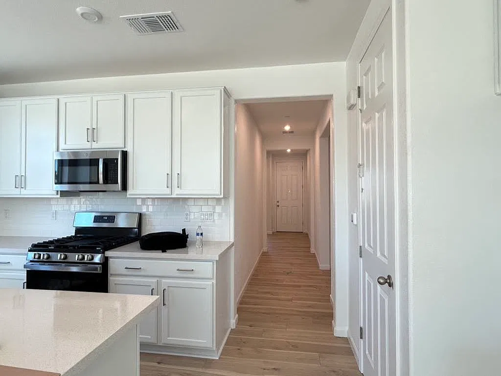 4 bed, 1730 sqft, $2,995 — Photo 2