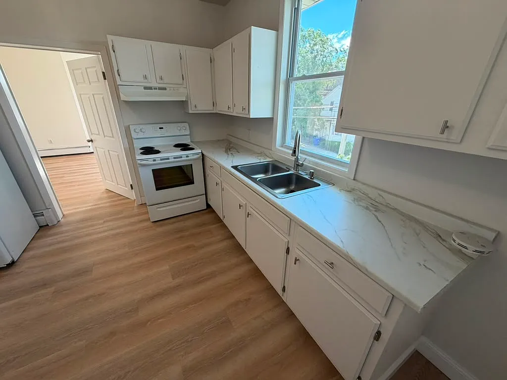 76 Beacon Ave — Photo 2