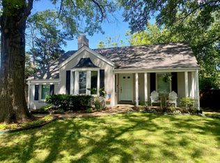 1048 N Geyer Rd, Saint Louis, MO 63122