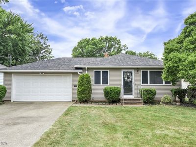 3990 River Ln, Rocky River, OH, 44116