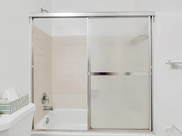 711 SE 15th St #5 — Photo 22