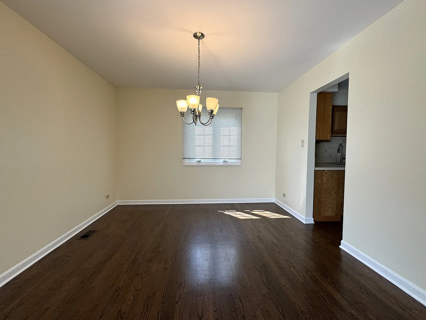 3 bed, 1.5 bath, 1466 sqft, $2,600 — Photo 4