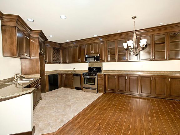 2nd image of 1138 Glenville Dr Floor 2