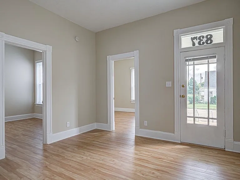 837 Franklin St — Photo 4