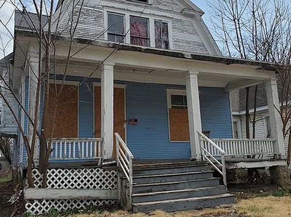 1572 N Main St
