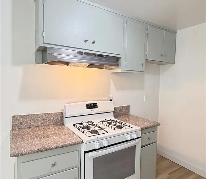 640 Ward St #2 — Photo 8