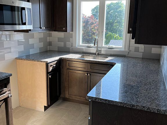 Kitchen (photo shown without the stove)