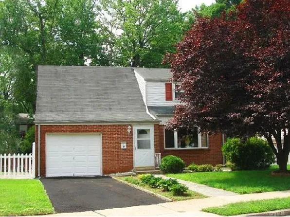 312 Manning Pl, Bergenfield, NJ 07621