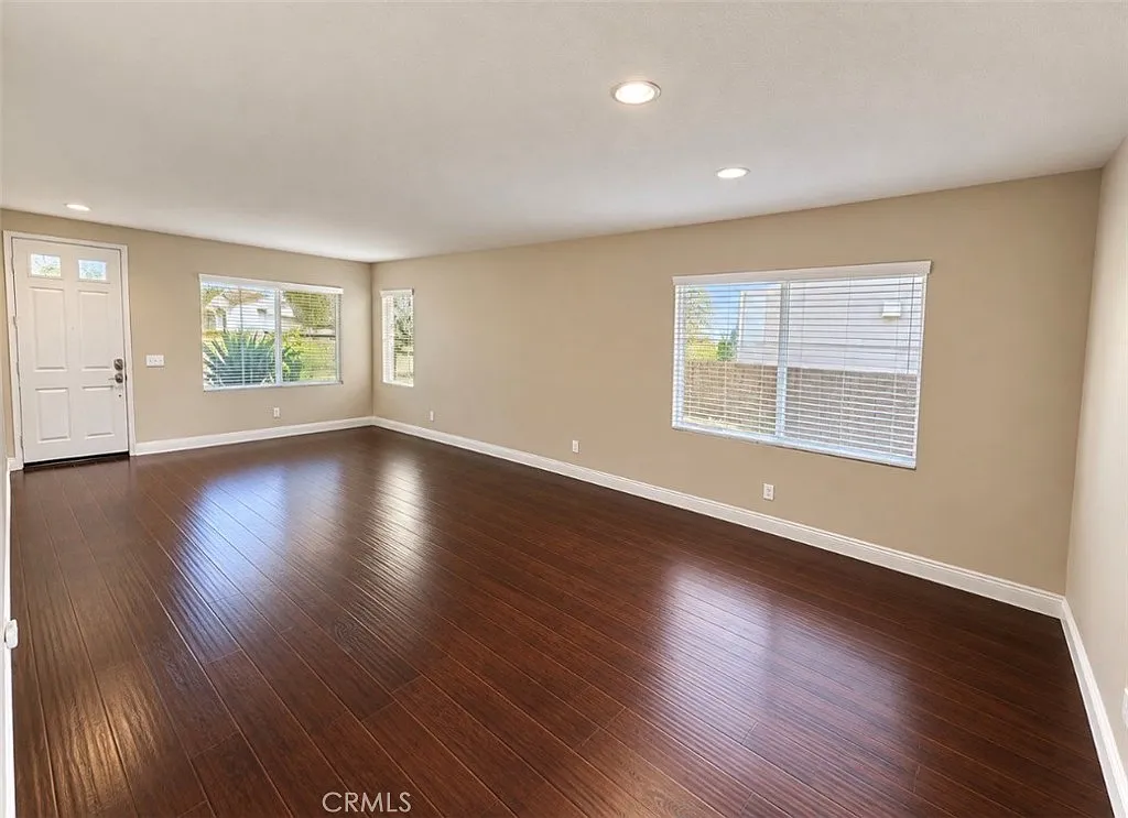 4 bed, 2201 sqft, $3,300 — Photo 3