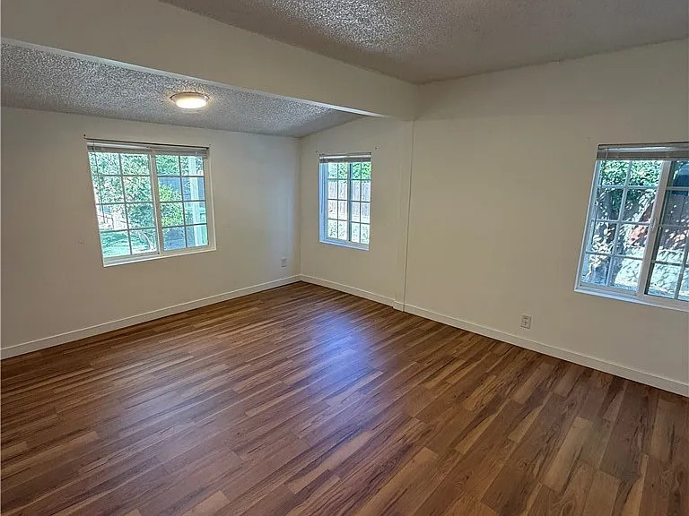 19148 Saticoy St #19148 — Photo 18