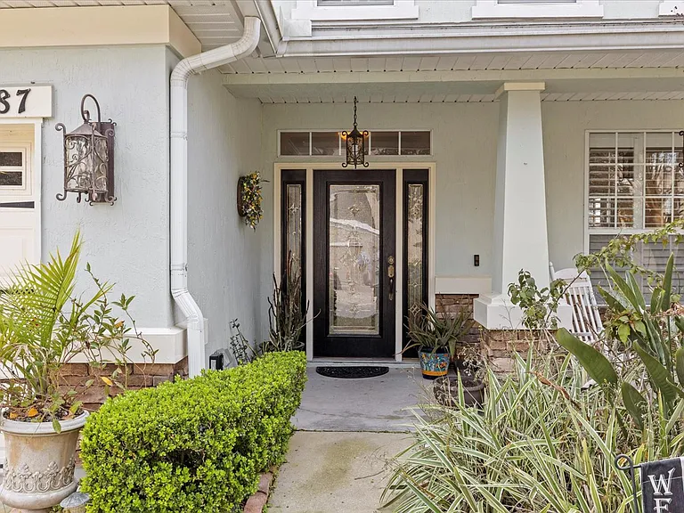 1687 Majestic View Ln — Photo 1