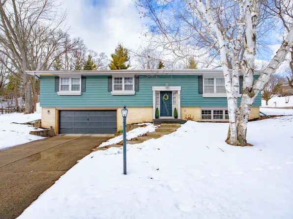 375 Greendale Dr, Janesville, WI 53546