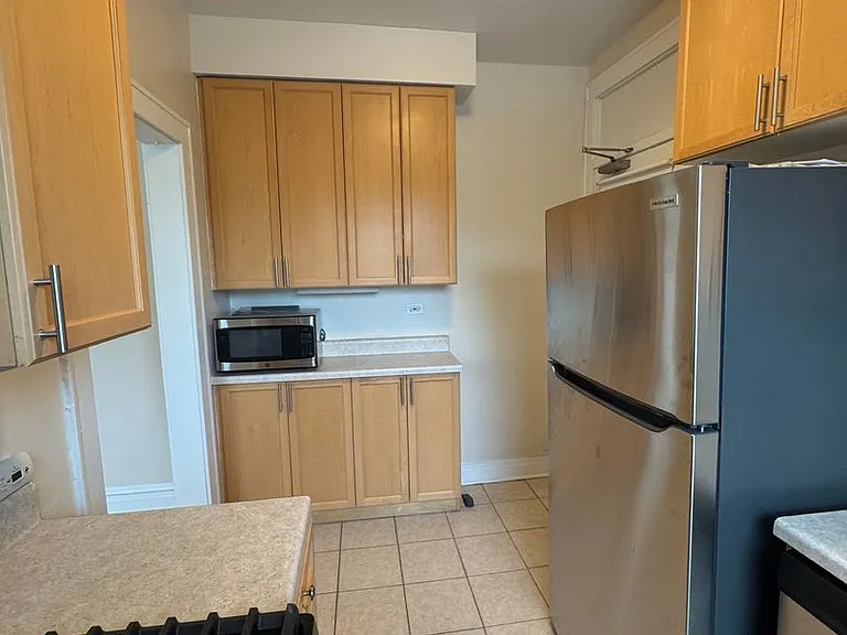 605 Hinman — Photo 14