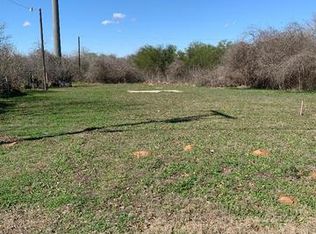 1823 Standish St, Floresville, TX 78114