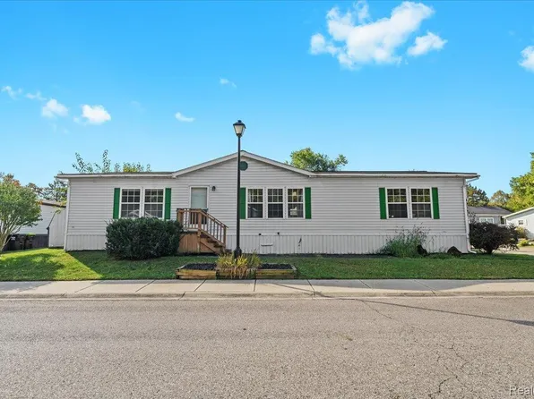 49591 Linden St, Plymouth, MI 48170