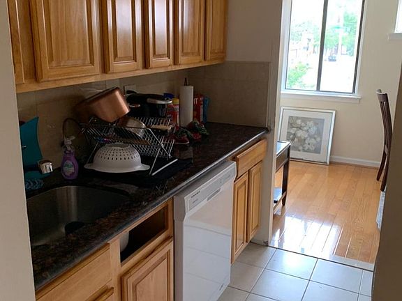 4th image of 731 South St #B