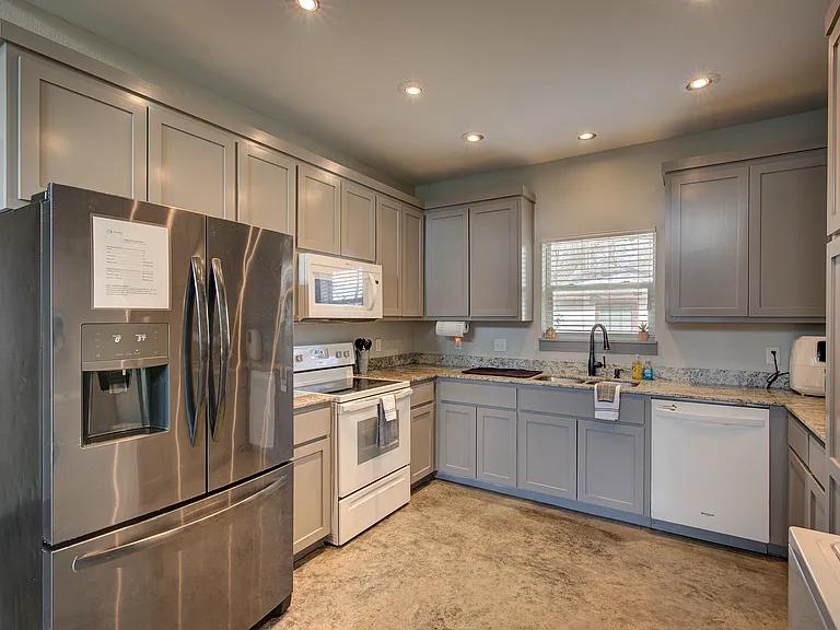 604 Maple St #2 — Photo 41
