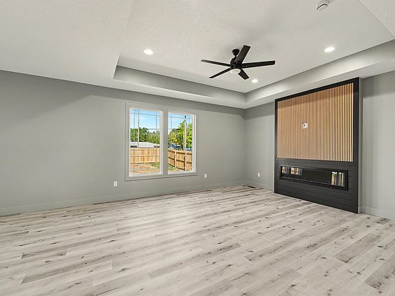 3rd image of 2824 Crystal Lake Dr