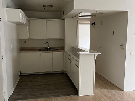 4th image of 7055 Lennox Ave #238