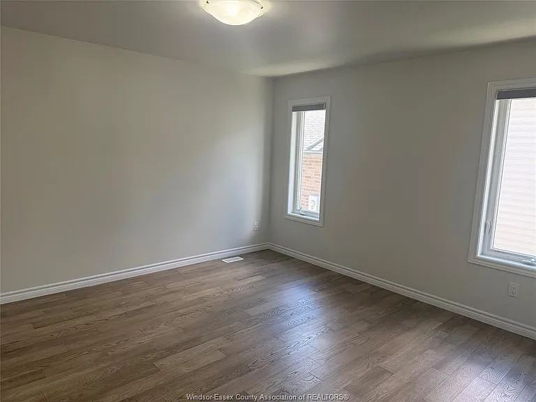 394 Hemlock Ln #UPPER — Photo 13