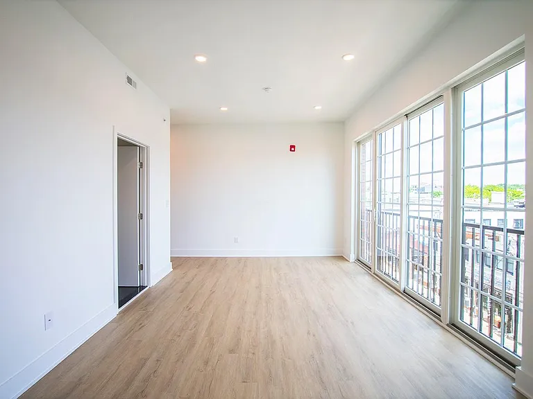 1324 Frankford Ave — Photo 32