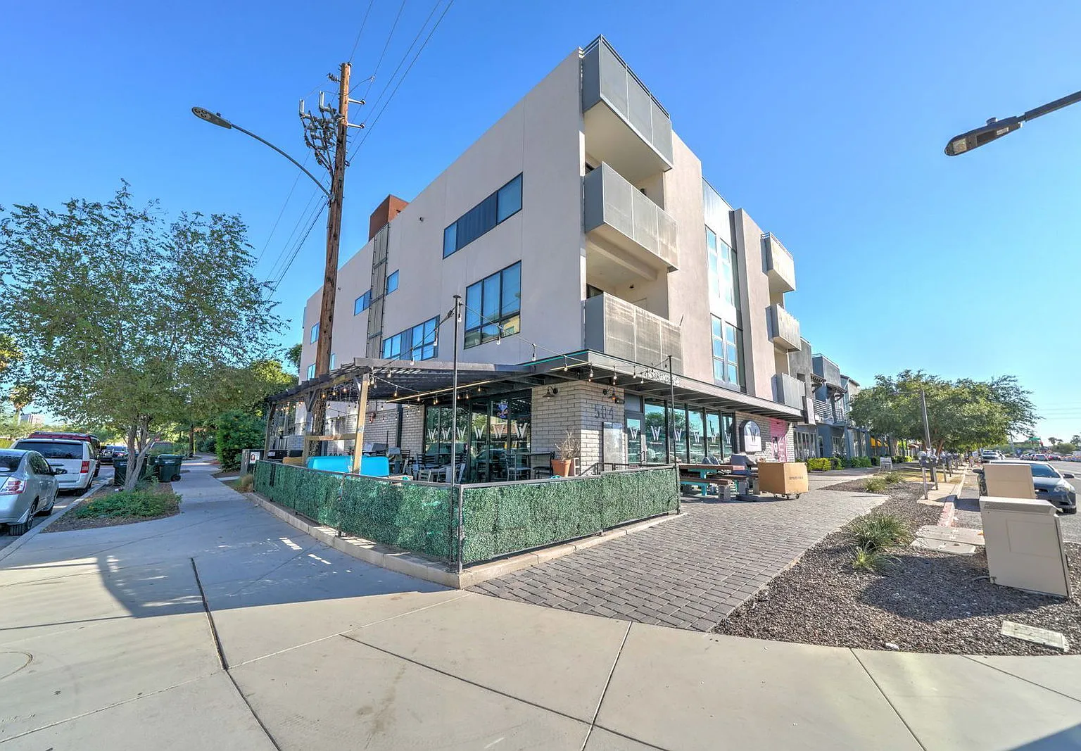 2 bed, 2.5 bath, 2004 sqft, $3,000 — Photo 2