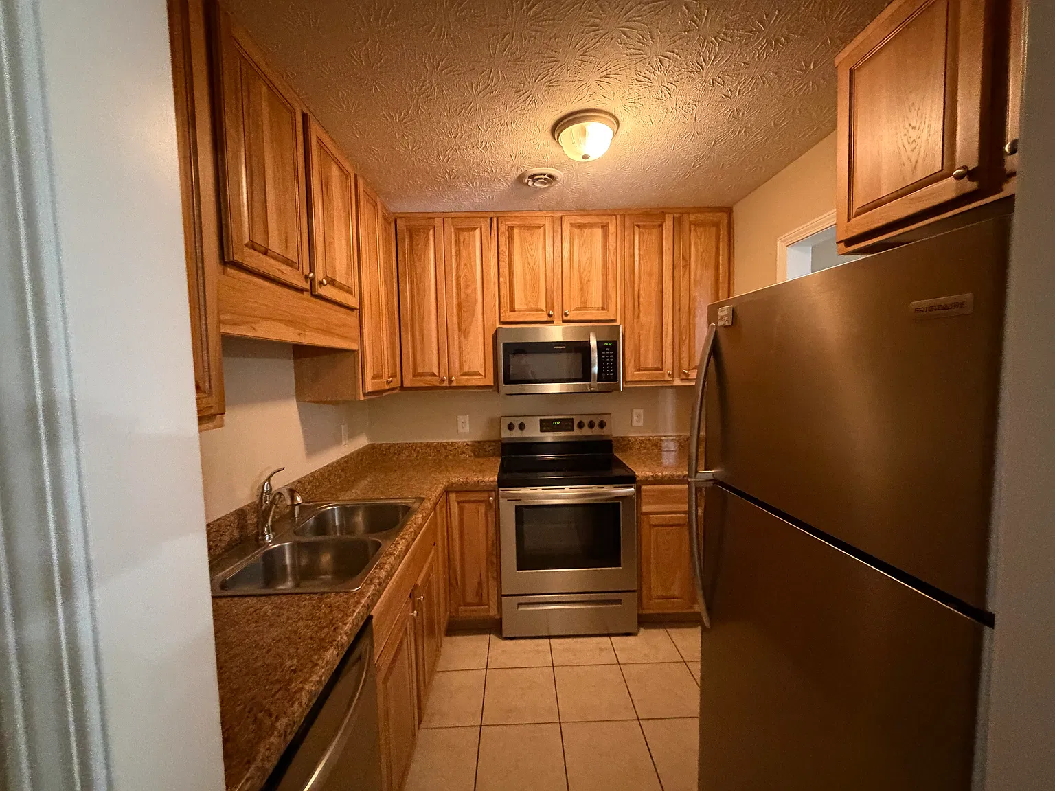 3 bed, 1.5 bath, 1000 sqft, $1,400 — Photo 3
