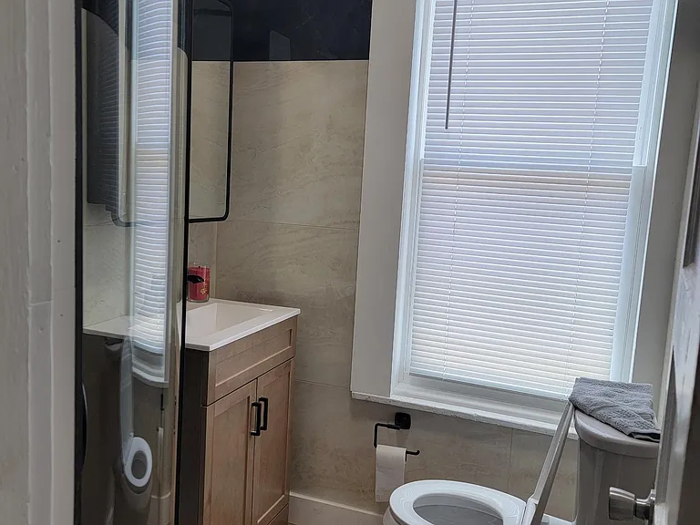 314 W Chestnut St #2 — Photo 6