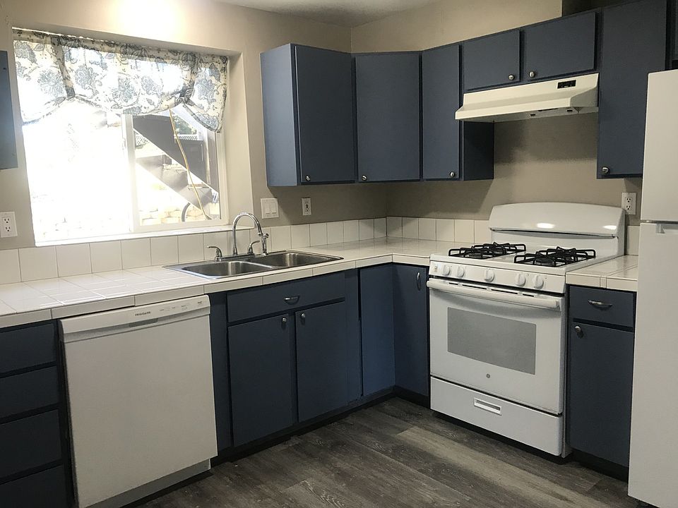New Dishwasher, new Refrigerator & 
New Tile Counter Top
Natural Gas Range