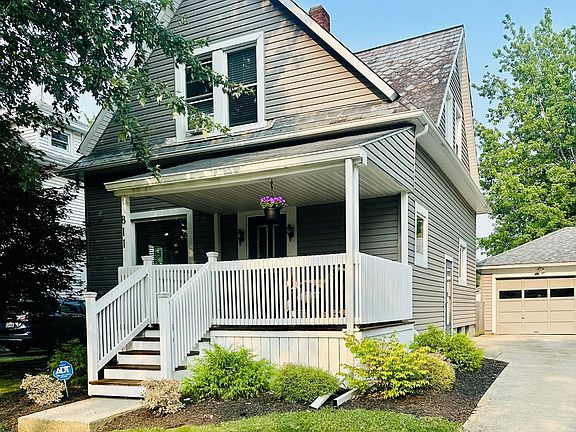 4th image of 811 Rogers St