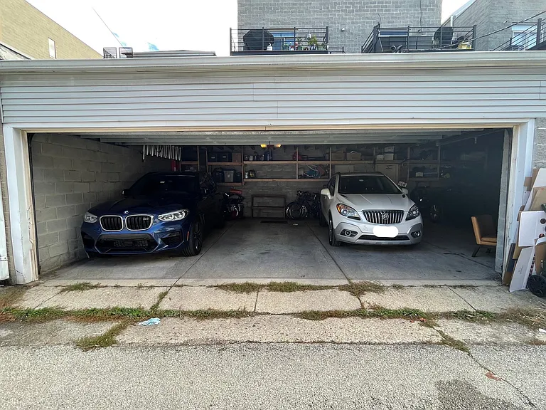 Garage (1 parking Spot)