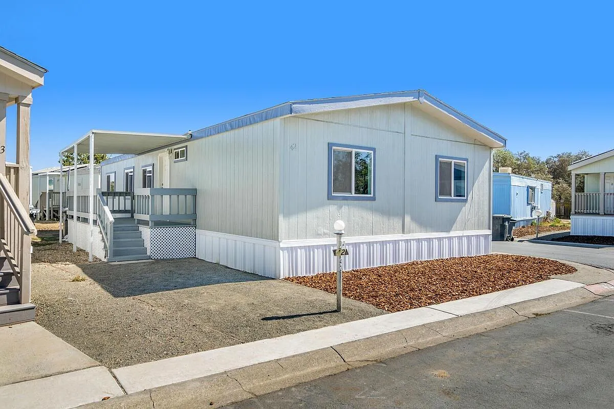 42 Erma Ln photo 1