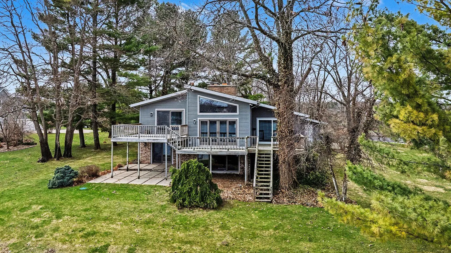 7025 Eagle Heights Dr photo 1