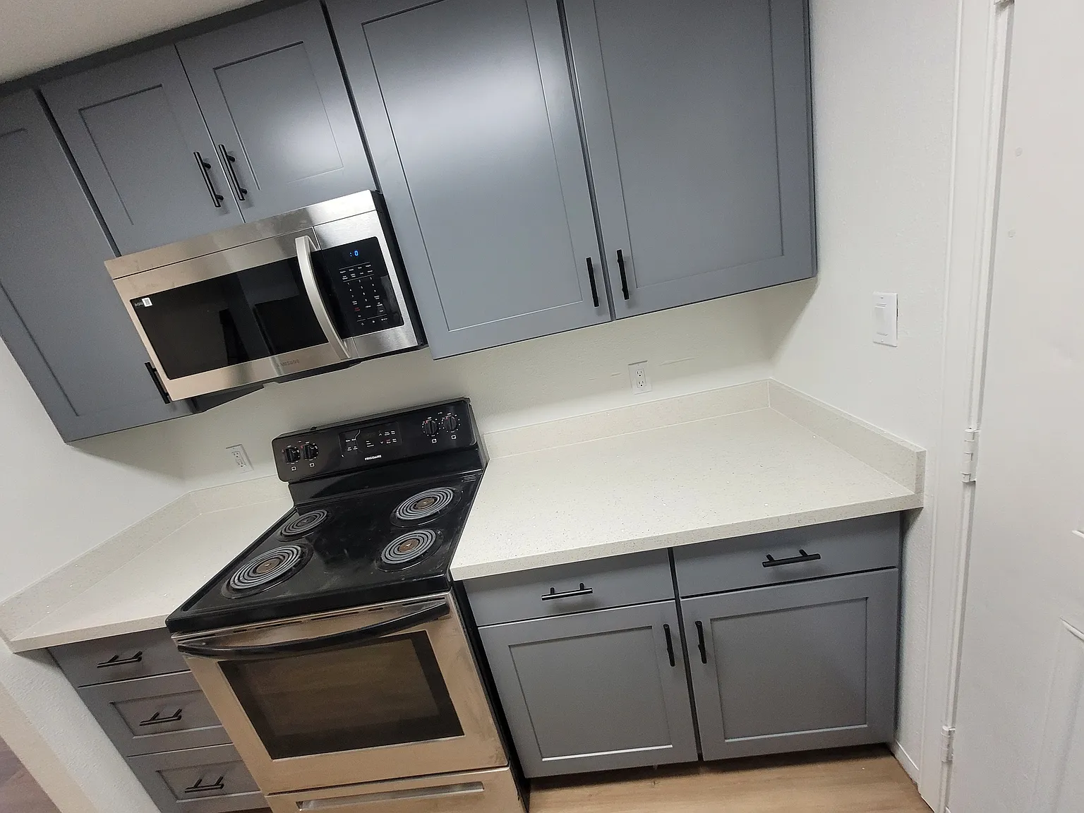 1554 Houston Ave — Photo 4