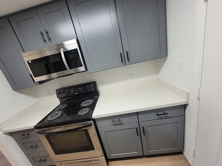 1554 Houston Ave — Photo 4