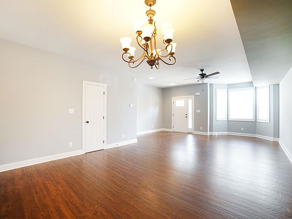 5th image of 128 Capital St