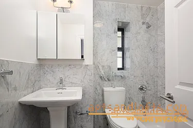 Rented by aptsandlofts.com