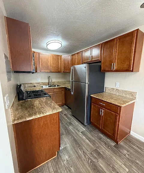 Capitol Ave Apartments — Photo 9