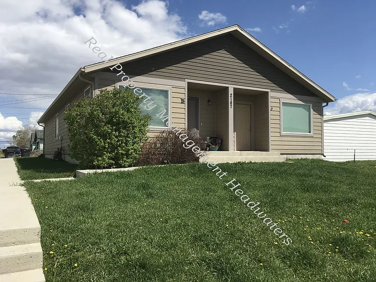 2147 Gold Ave — Photo 1